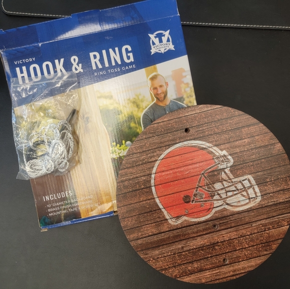 NIB Victory Tailgate Cleveland Browns weathered design Hook and Ring Game - Picture 2 of 3